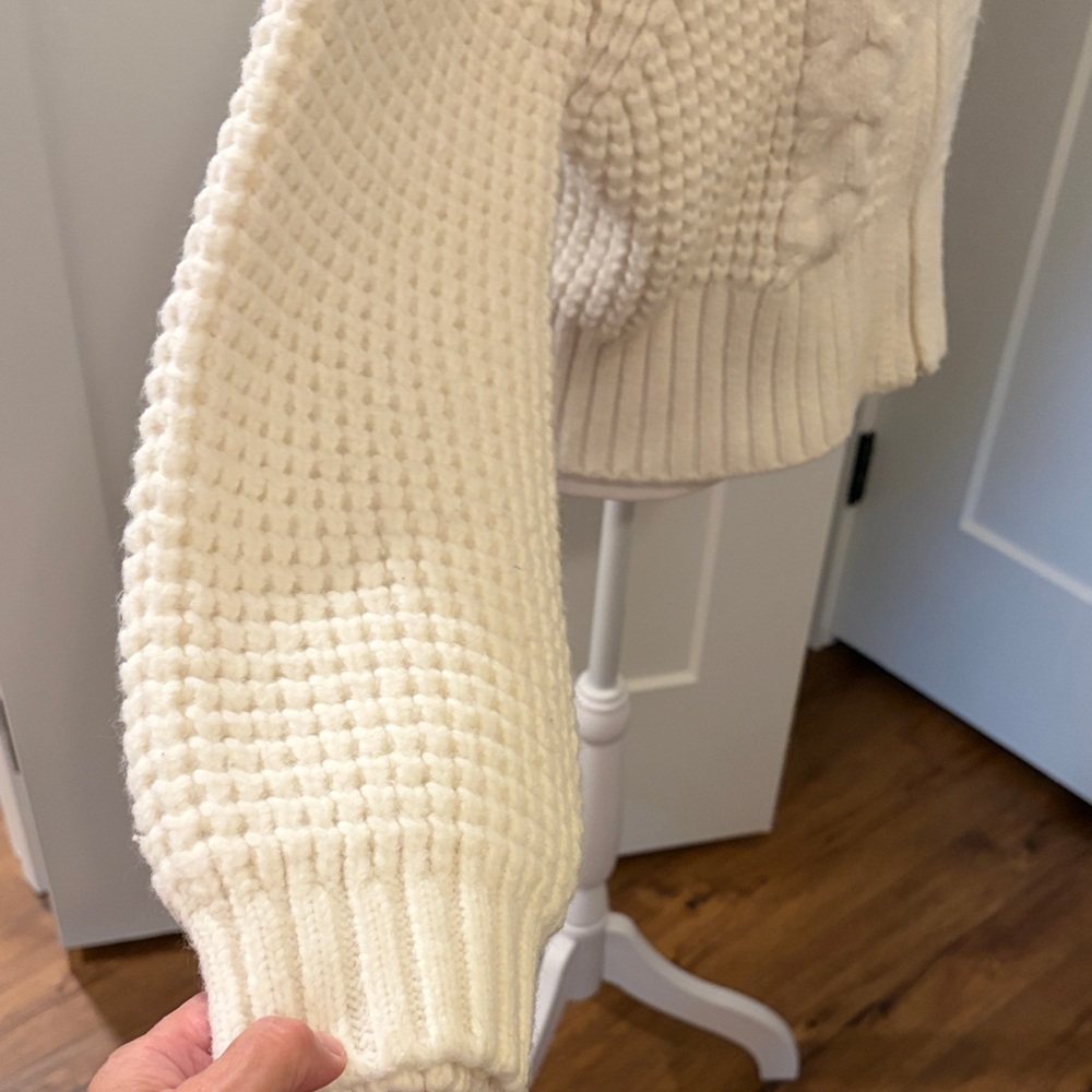 🪵 🔥 Cozy Cream Cable Knit Cardigan 🪵 🔥 - Picture 7 of 13
